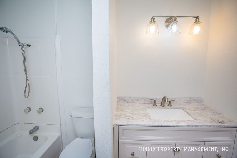 Building Photo - 502 2nd Pl