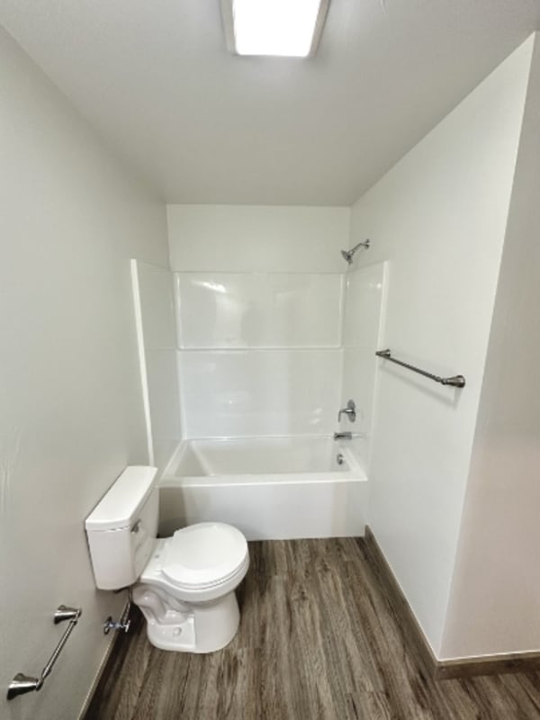 Building Photo - 3181 Queen Anns St