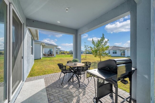 Building Photo - 10142 SW Orana Dr