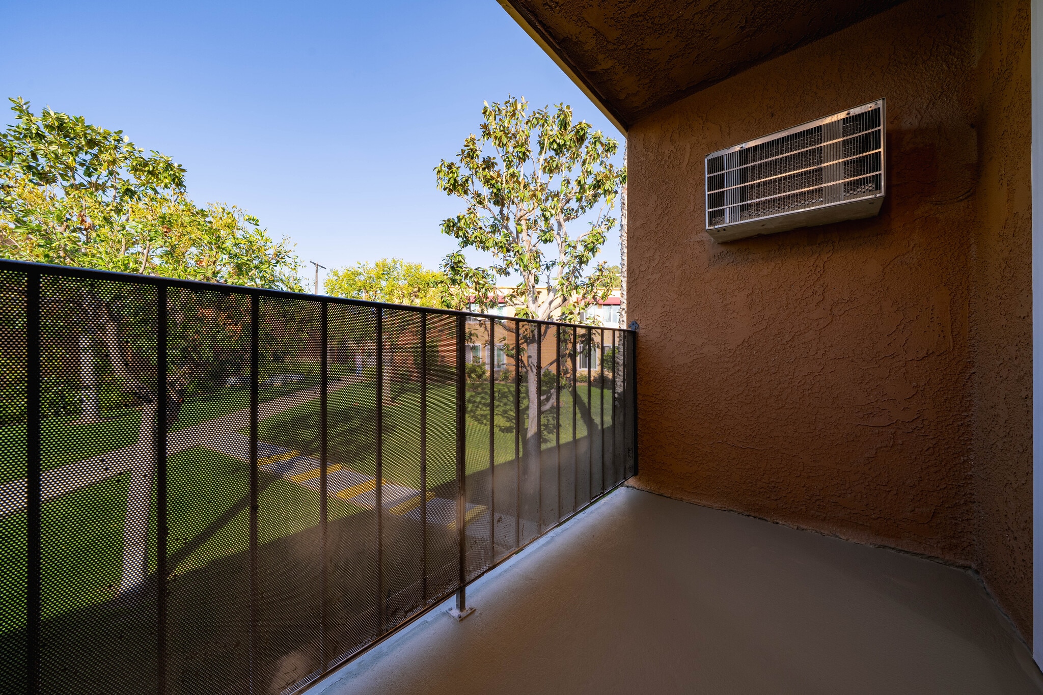 Building Photo - 1440 Oak Dr