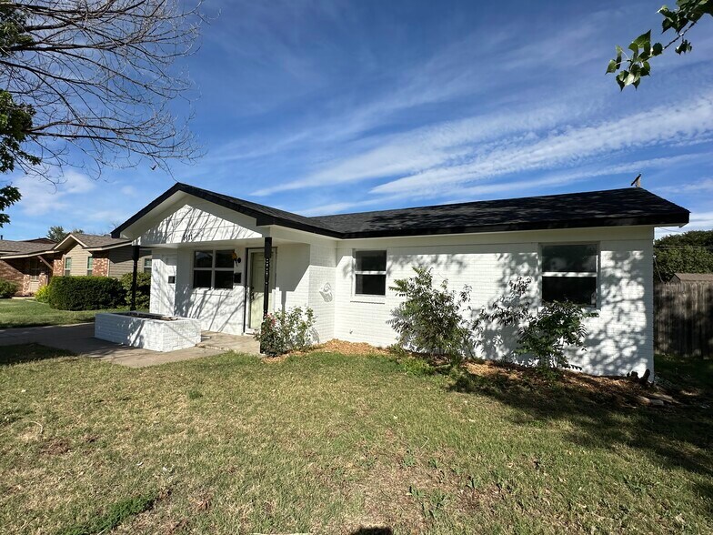 Building Photo - 5111 Benton Dr