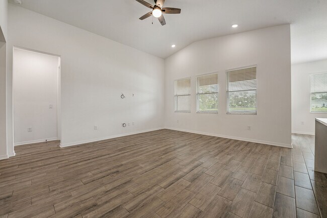 Building Photo - 11817 Moonsail Dr