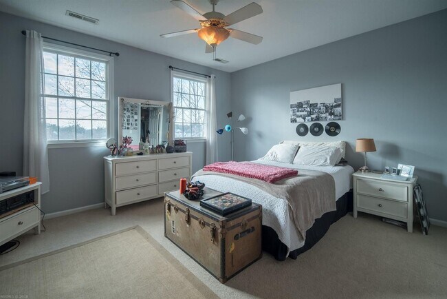 Building Photo - Charming Wyatt Farms Home with Stunning Vi...