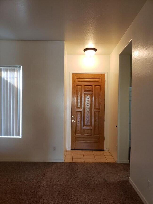 Building Photo - 760 E Indian Wells Pl