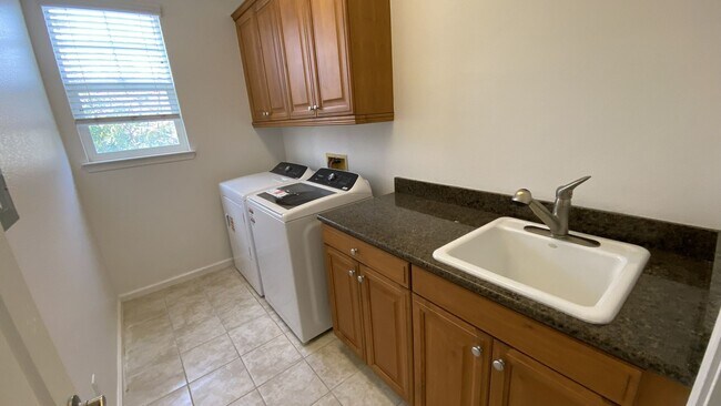 Building Photo - Mountain House Home Spacious 4 Bedroom, 3.5 Bath Home with Bonus Loft