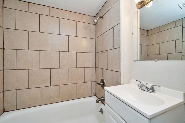 Building Photo - Charming & Fully Renovated Home – Act Fast!