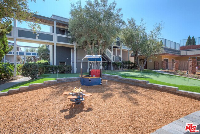 Building Photo - 6375 Green Valley Cir