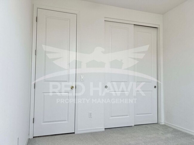 Building Photo - 35991 W San Clemente Ave