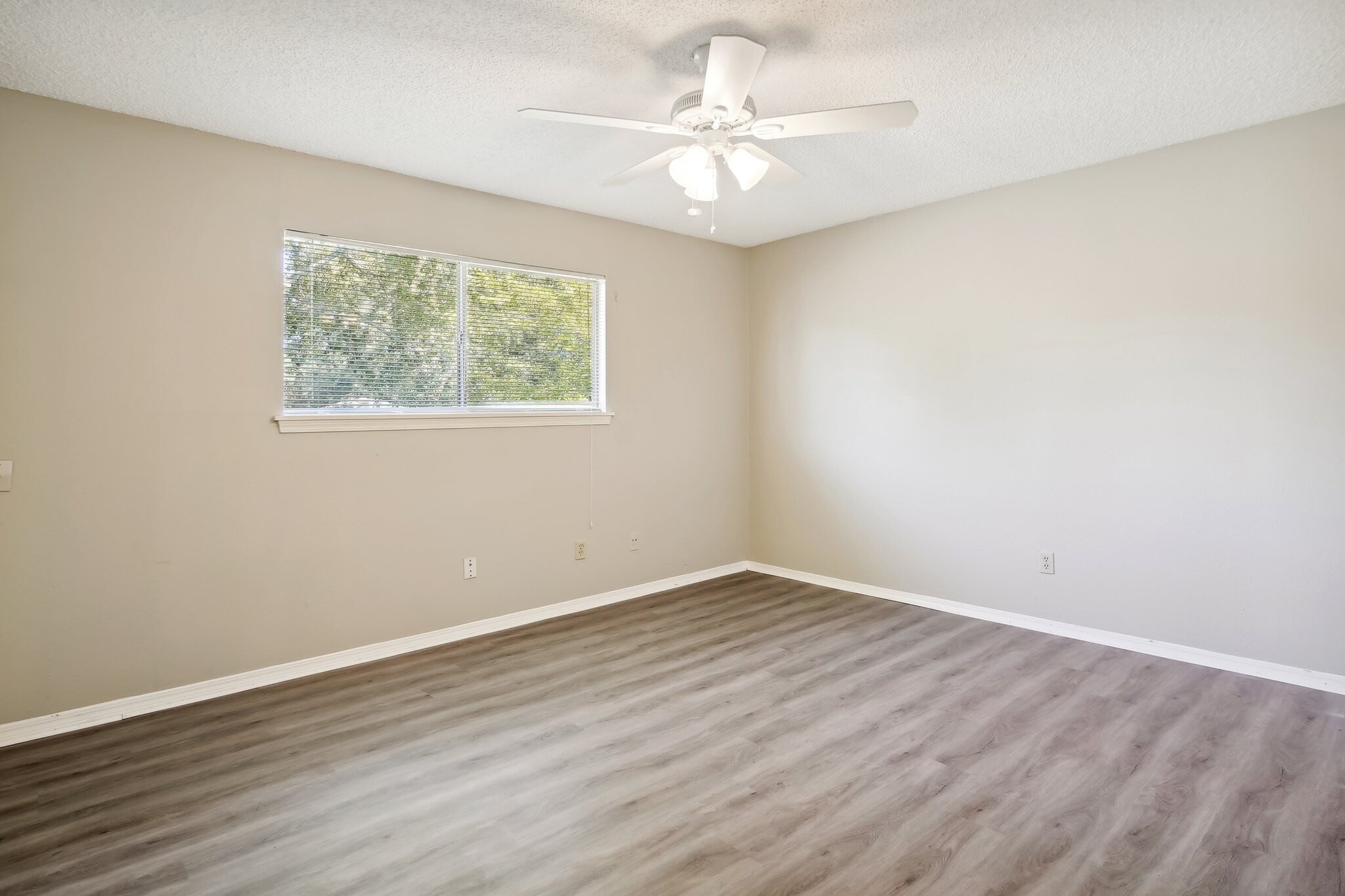 Building Photo - 9414 Crystal Cove Cir