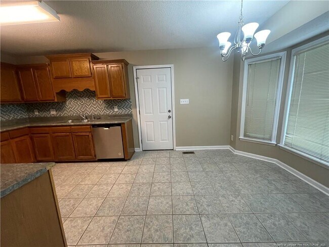Building Photo - 6160 Lakeway Dr