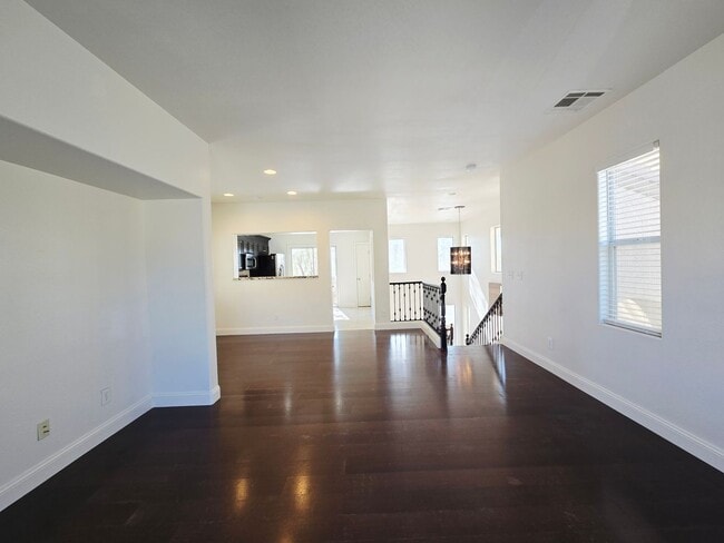 Building Photo - GORGEOUS 4BD/3BA IN SILVERADO RANCH