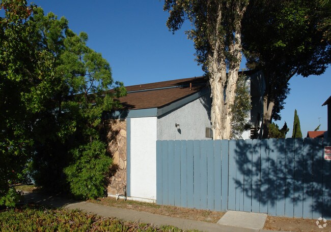 Building Photo - El Mesa Grande Apartments