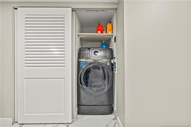 Building Photo - 9650 S Ocean Dr