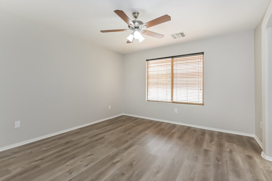 Building Photo - 581 W Calle Cajeta