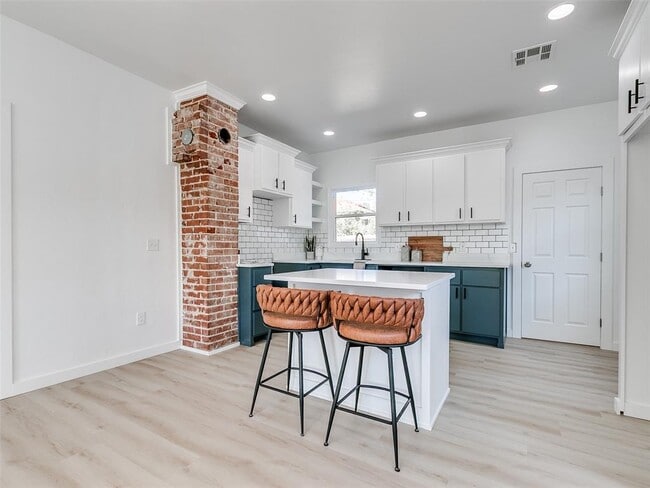 Building Photo - 1215 NW 8th St