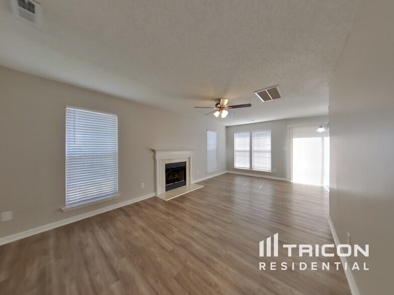 Building Photo - 2934 Hawick Commons Dr
