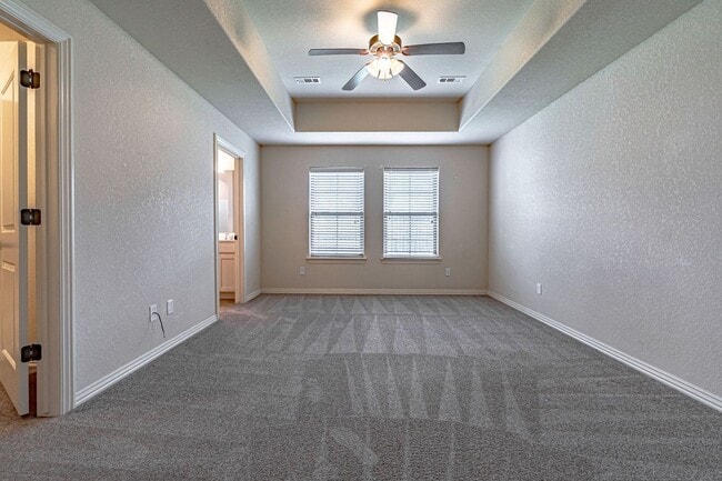 Building Photo - Spacious Centerton Duplex