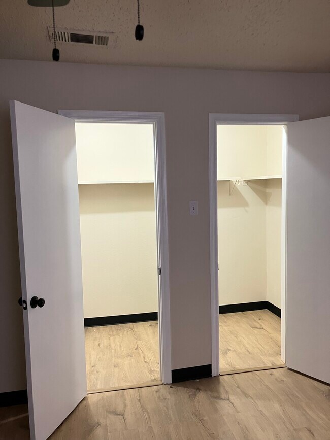 Building Photo - 626 Trailwood Ct