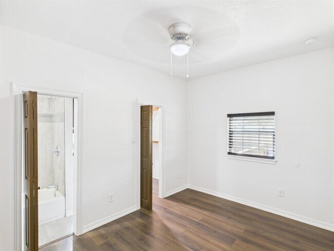 Building Photo - 21613 Erika Ct