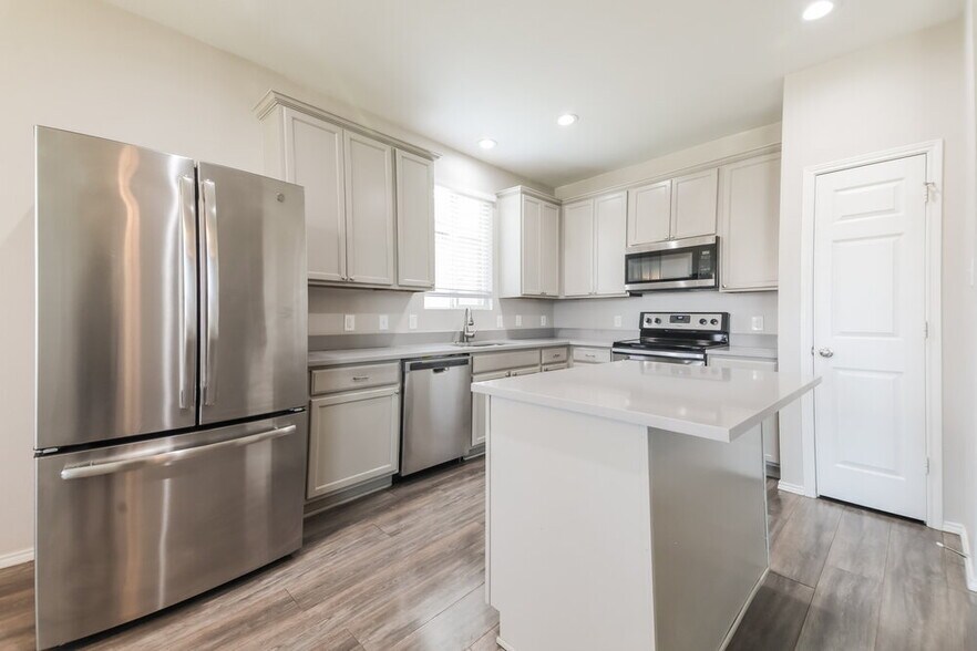 Building Photo - 1724 Gayla Creek Dr