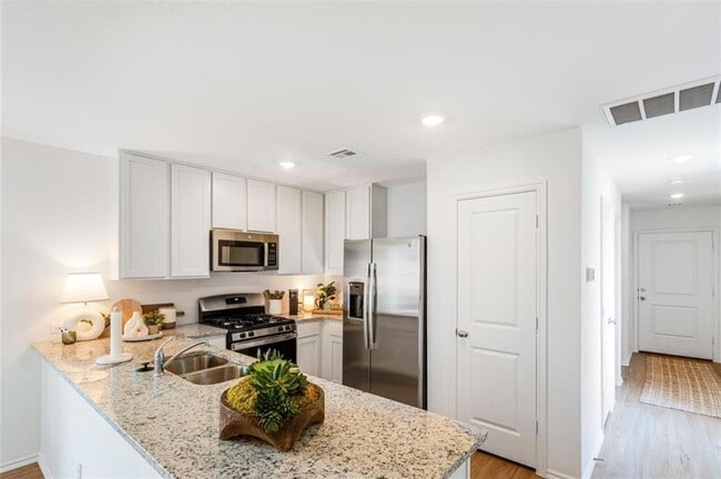 Building Photo - 2007 Delphine Dr