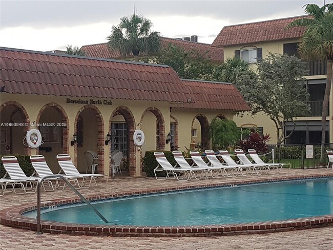 Building Photo - 253 S Cypress Rd