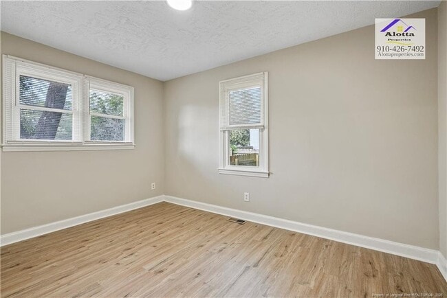 Building Photo - 2054 Osceola Dr