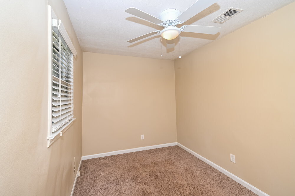 Building Photo - 3564 Briar Dr