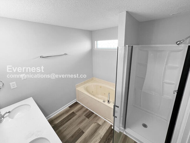 Building Photo - 5641 Kaitlyn Dr W