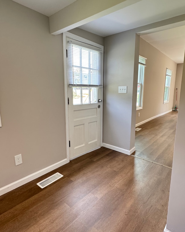 Building Photo - 2 Bed 2 Bath House on Easley Avenue | Fairview Heights, Lynchburg VA