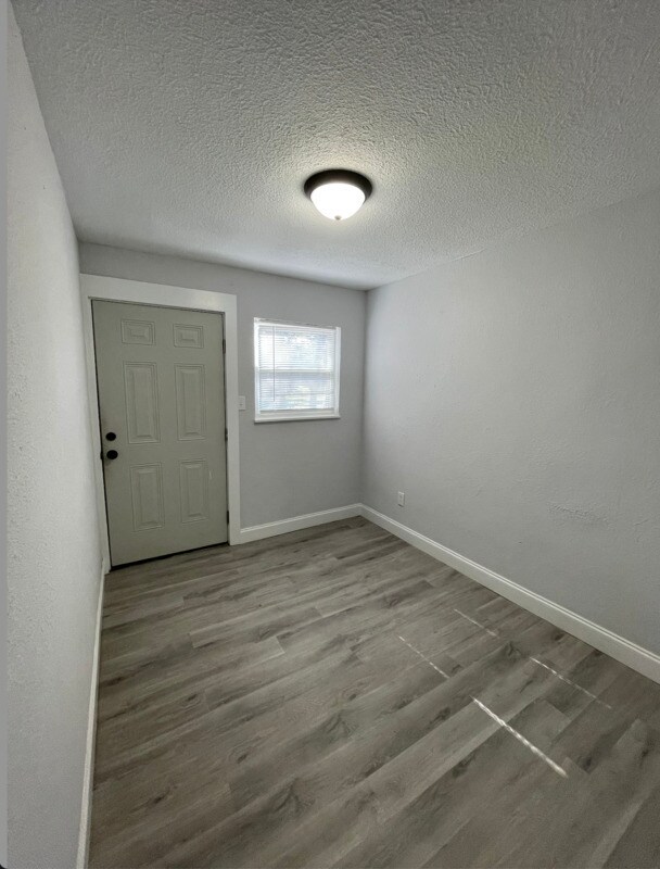 Building Photo - 1408 Iredell Ave