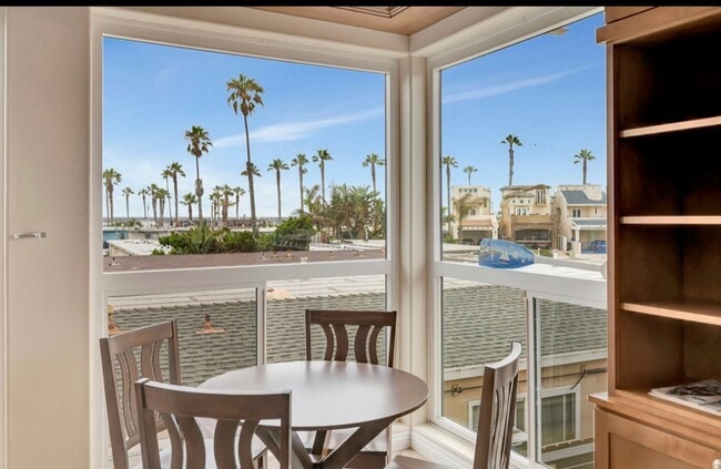 Building Photo - Furnished Stunning 3bd/ 3ba Ocean Beach de...
