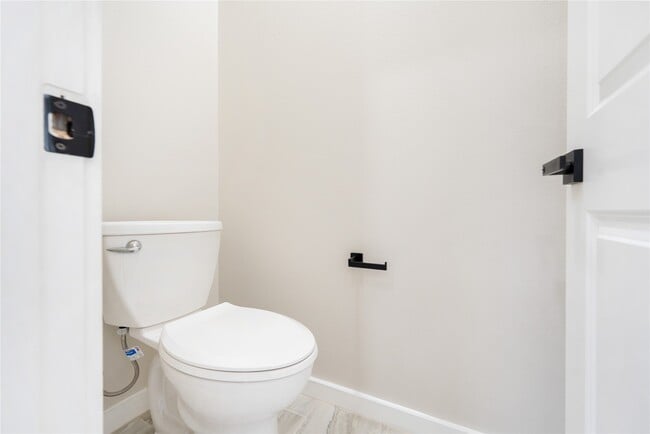 Building Photo - 6809 Fairway Dr