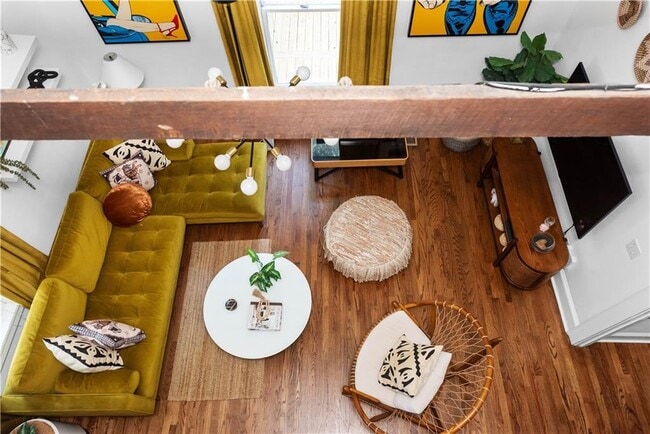 Building Photo - 720 Mollie St SE