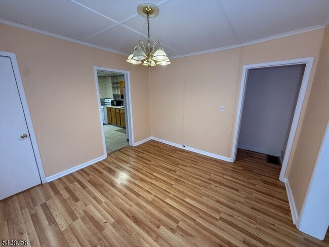 Building Photo - 23 E Hanover Ave