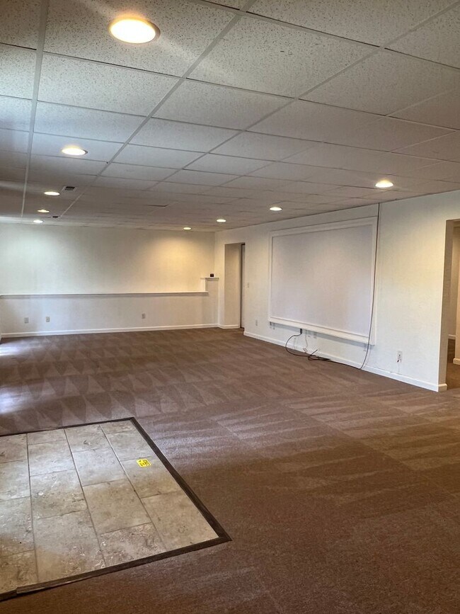 Building Photo - 360 Tall Oaks Dr