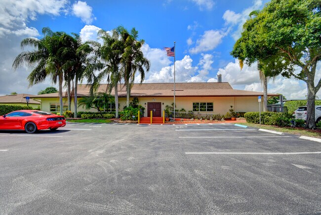 Building Photo - 735 North Dr
