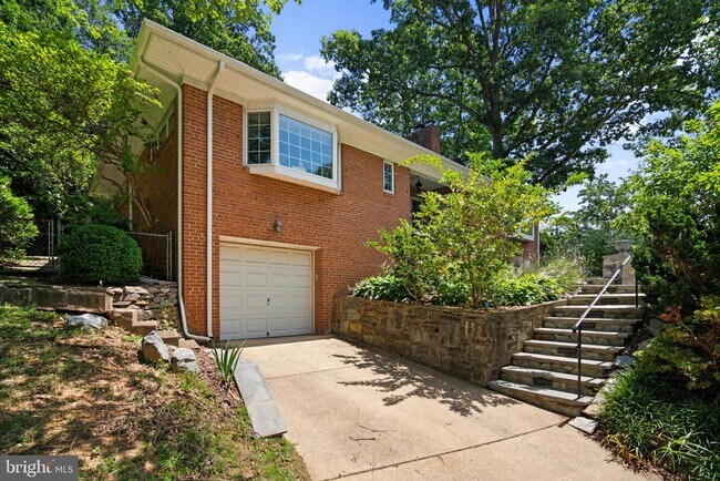 Building Photo - 5201 Brookeway Dr