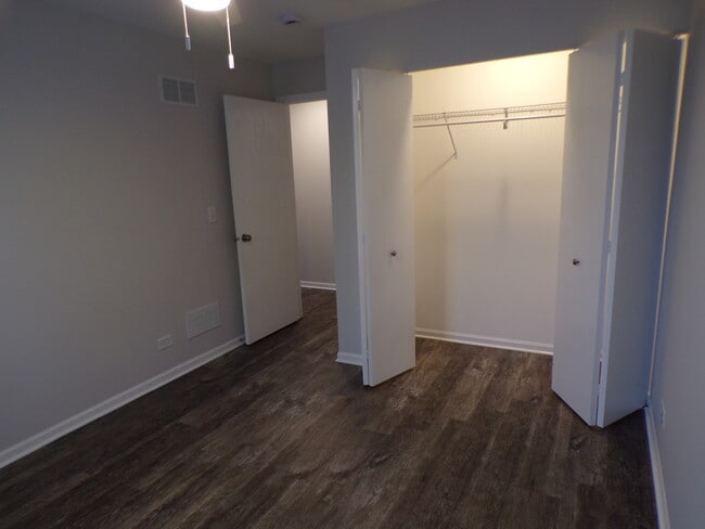Building Photo - 1595 Millbrook Dr