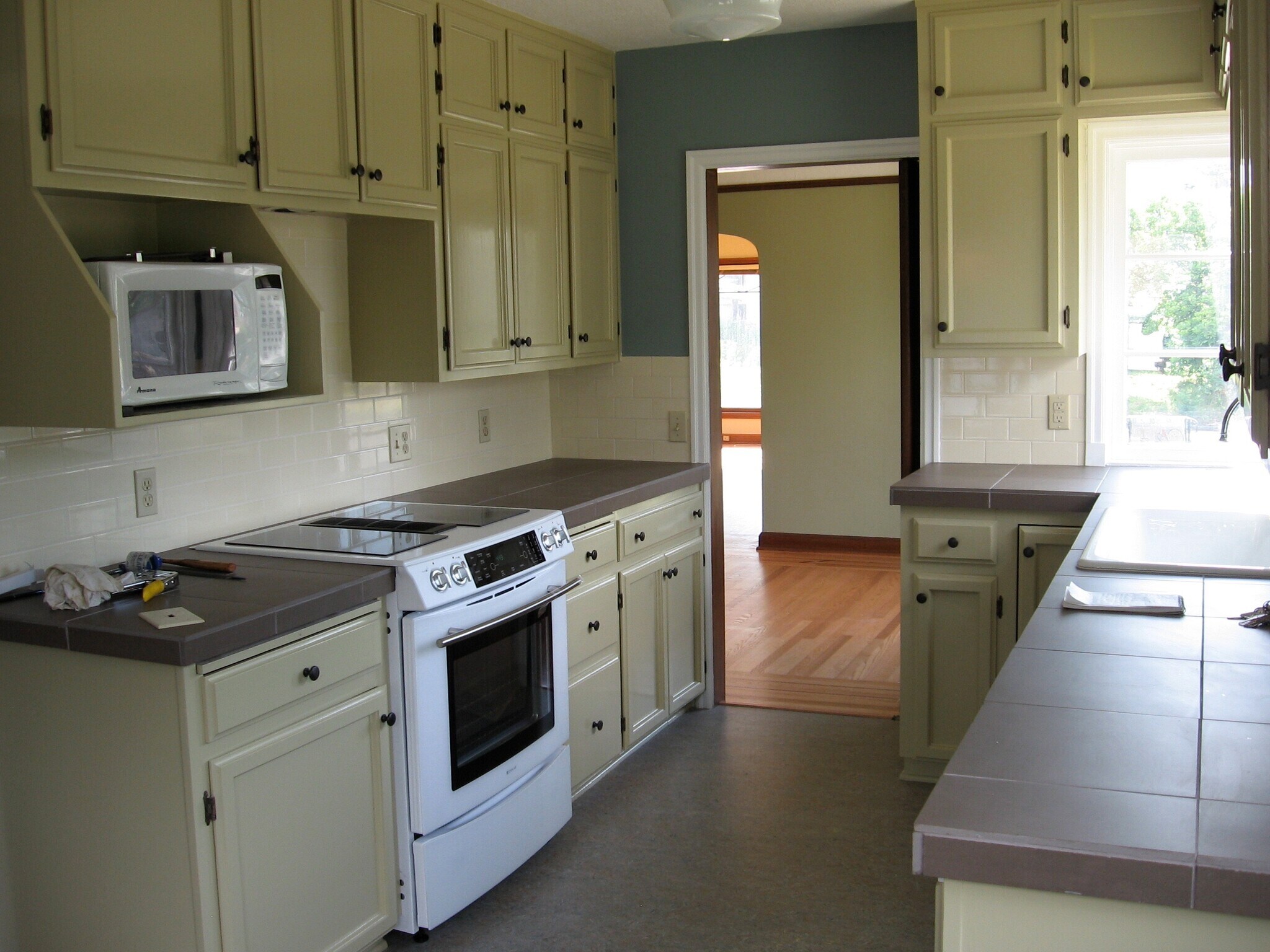 Front-facing kitchen with lots of windows and a dining nook. range, oven, microwave and fridge included. - 2910 NE Mason