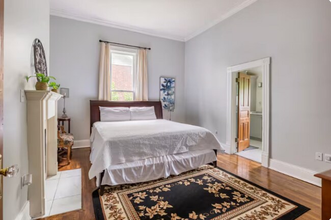 Building Photo - Beautiful Furnished 3 Bedroom Shelby Ave Home in East Nashville