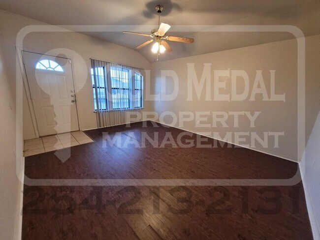 Building Photo - 2808 Lucille Dr