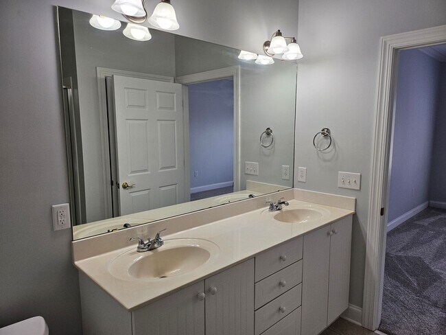 Building Photo - Southport - 3bedroom, 2 bath Townhouse