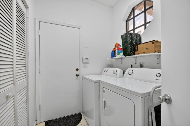 Building Photo - 4553 Barclay Fair Way
