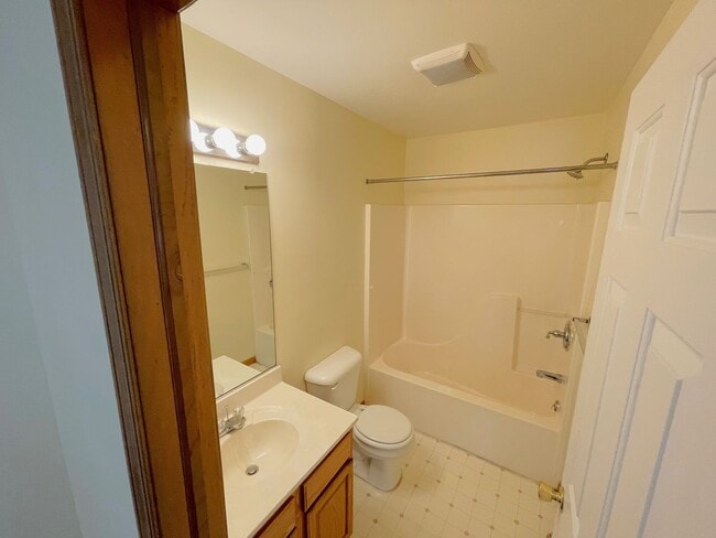 Building Photo - Spacious 3 bed 2.5 Bath Home Ready to Rent! Don’t Miss Out!