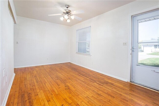 Building Photo - 4428 SE 40th St