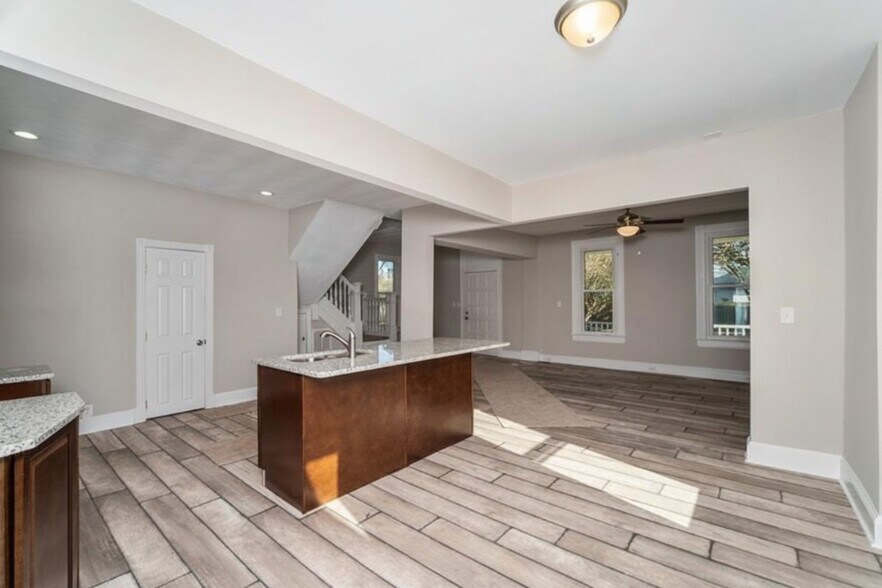Building Photo - 3027 Grandy Ave