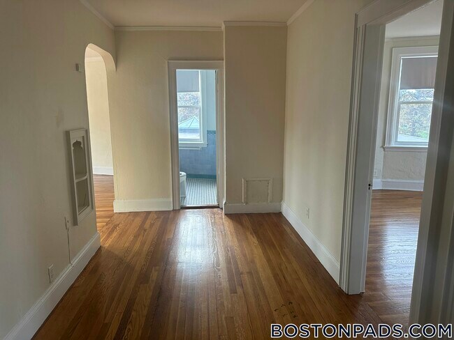 Building Photo - 2045 Commonwealth Ave