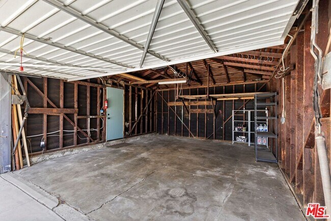 Building Photo - 2320 Belleglade Ave