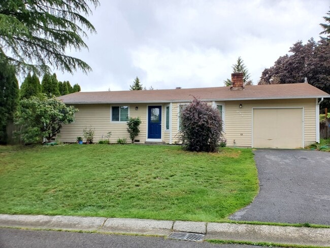 Building Photo - CUTE House with fenced yard & AIR-CONDITIONING in Lynnwood/N Bothell area